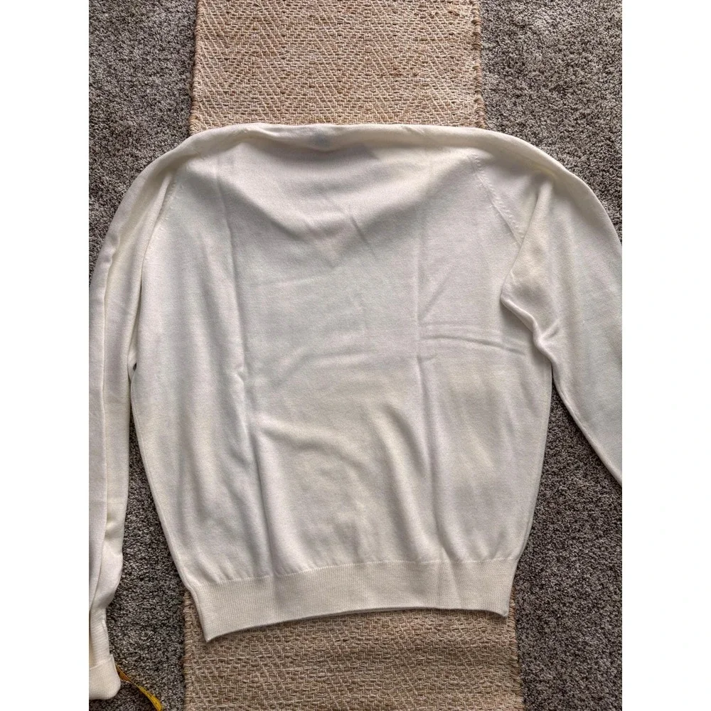 Vintage Caesars Palace Mens XL V-Neck Sweater White Cashmerlon Embroidered Crest
